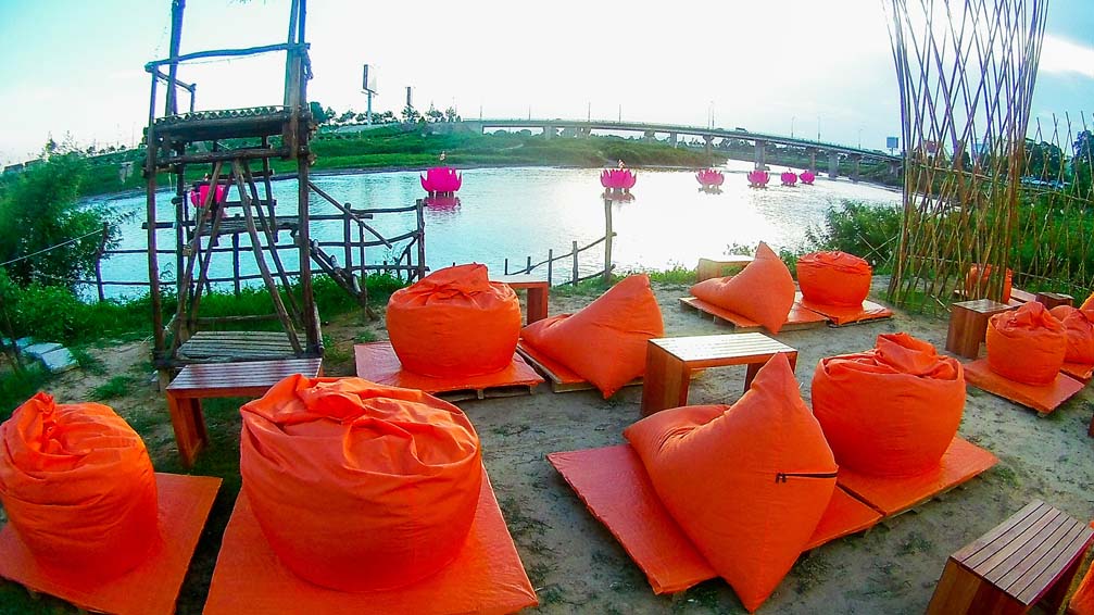 Quán nhậu bia rượu bên sông Đăk Bla thành phố Kon Tum Việt nam, phong cảnh đẹp phù hợp cho gới trẻ tuổi teen